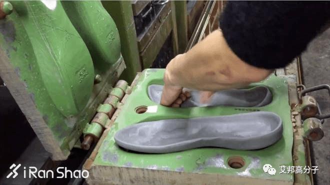 发泡注射交联发泡目前已成为鞋材加工大厂制备eva鞋中底的主流工艺,其